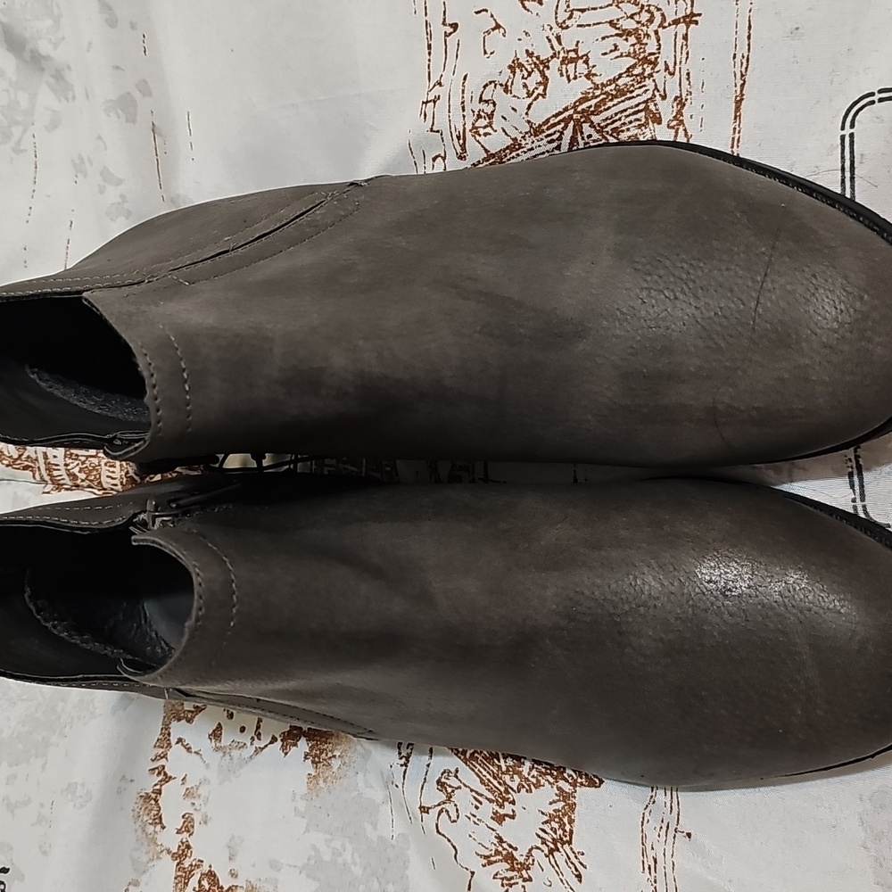 Sun stone booties